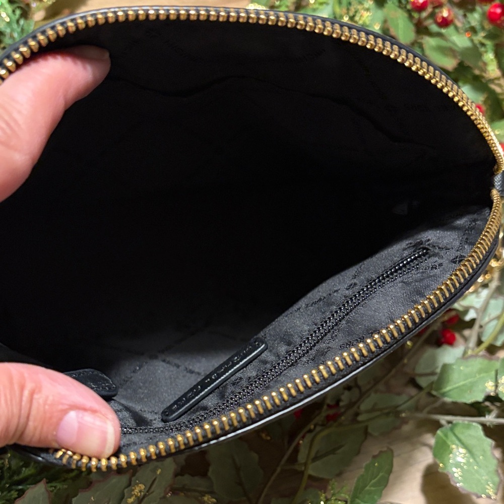 Michael Kors Elegant Black Crossbody Bag and Wallet - Picture 5 of 13